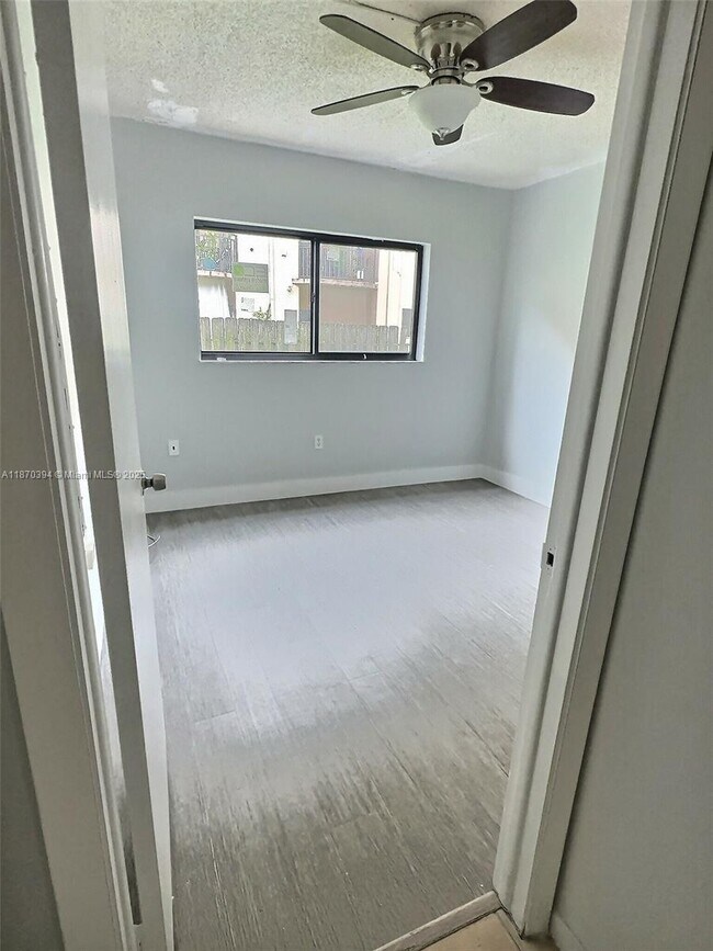 Foto del edificio - 1490 W 42nd Pl
