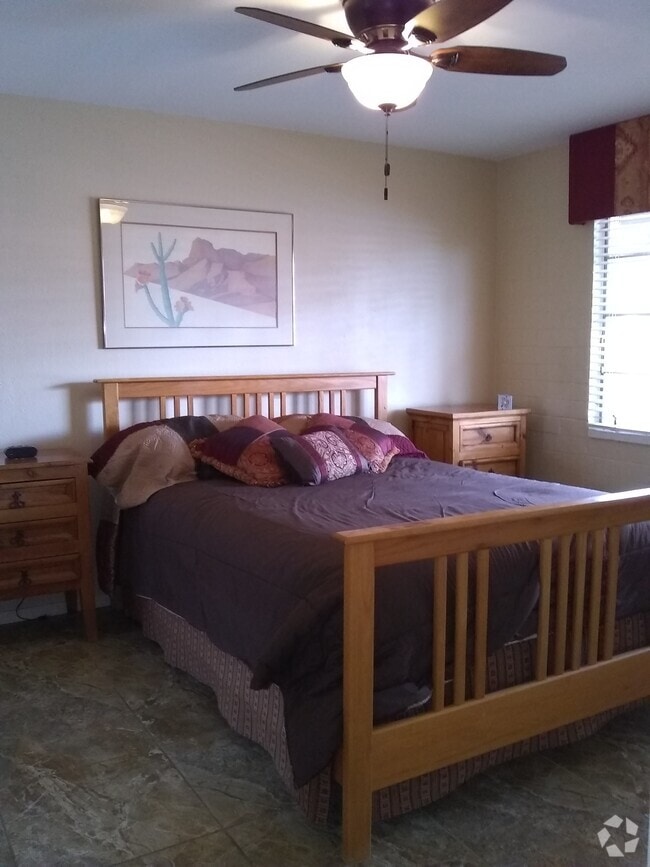 Building Photo - 503 S Paseo Lobo