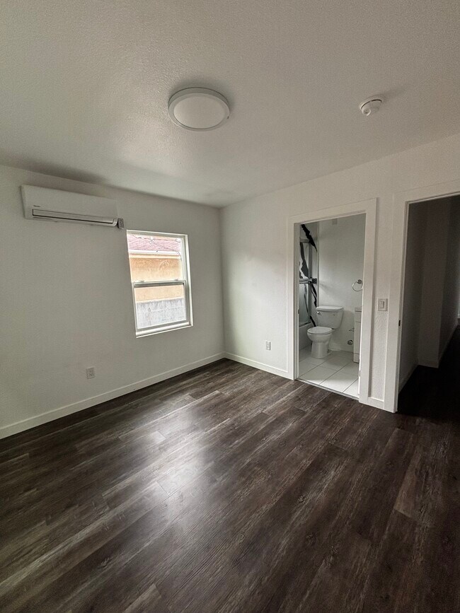Foto del edificio - 1672 W 36th St