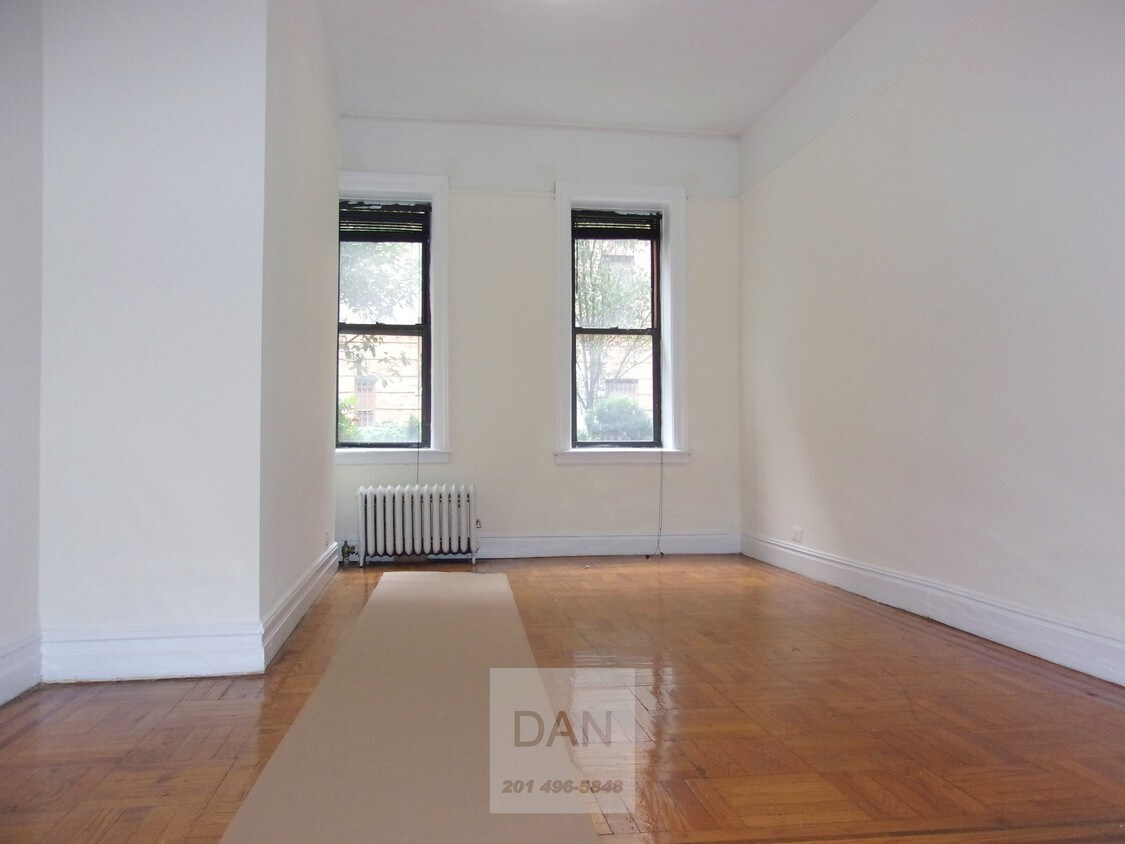 Primary Photo - 4871 Broadway
