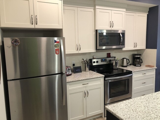 Building Photo - Cozy 1 Bedroom/1 Bath Condo in the Heart o...