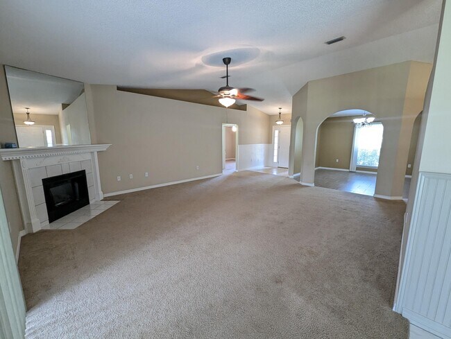 Foto del edificio - 7570 Pepperwood St