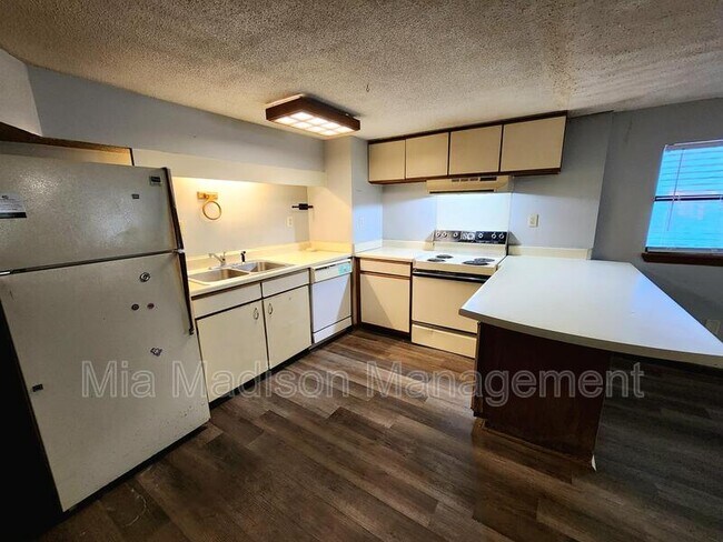 Foto del edificio - 40 1/2 Wesley St Lower