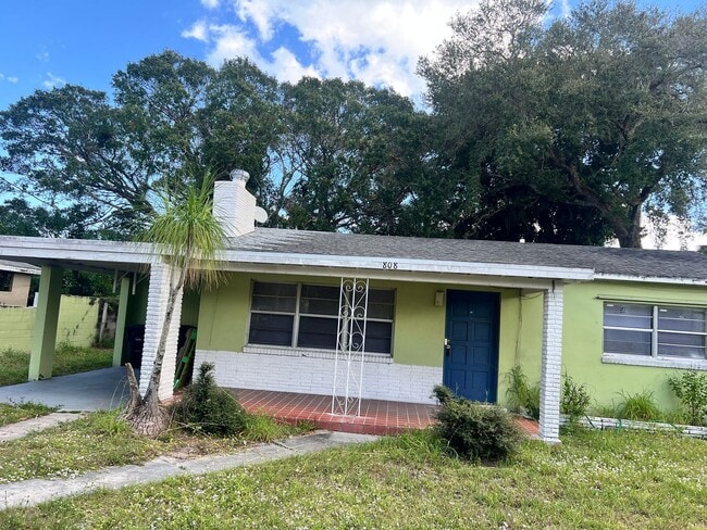 2 BEDROOM 1 BATH SINGLE FAMILY HOME WITH A SEPARATE DEN (POSSIBLE 3RD BEDROOM) - 2 BEDROOM 1 BATH SINGLE FAMILY HOME WITH A SEPARATE DEN (POSSIBLE 3RD BEDROOM)