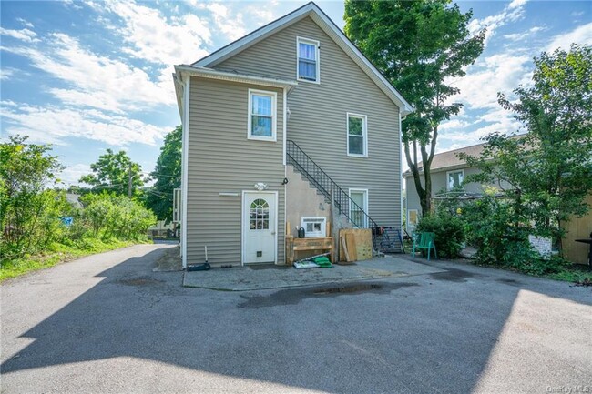 Building Photo - 164 Chauncey Pl