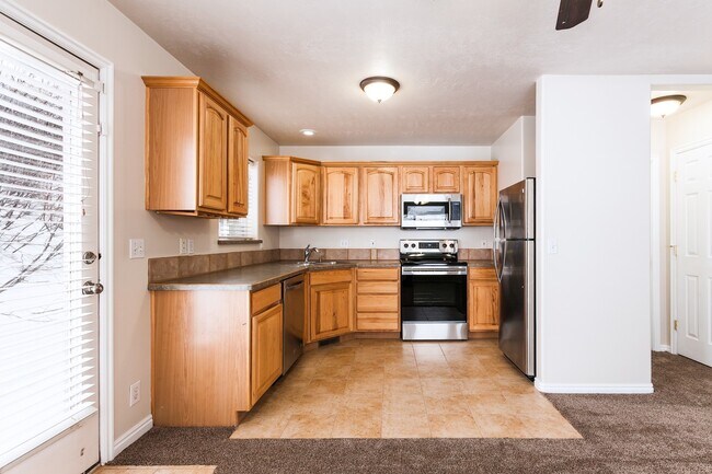 Foto del edificio - Charming Mountain Home with Prime Commuter...