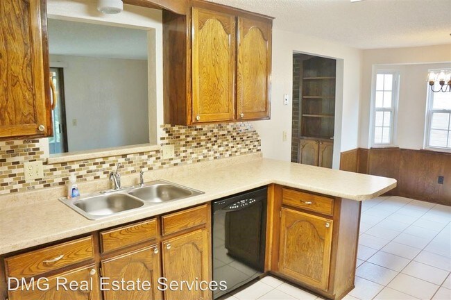 Building Photo - 600 Ash Ln