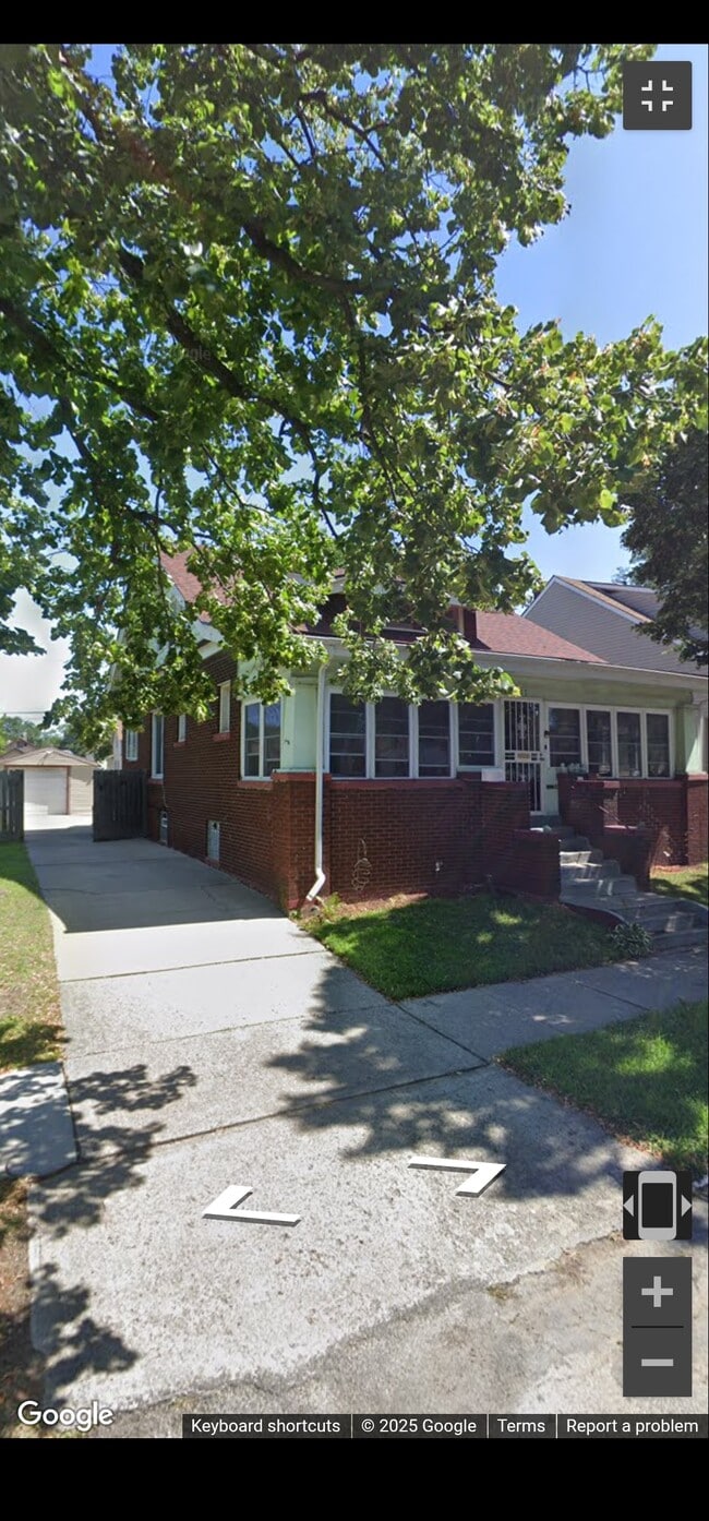 Building Photo - 107 Batavia St