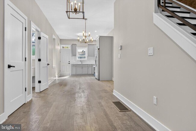 Building Photo - 34 W Sharpnack St