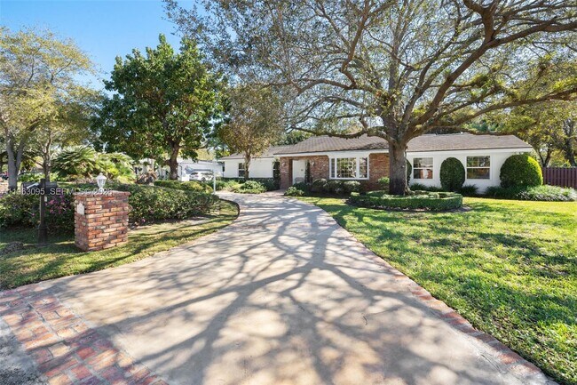 Foto del edificio - 9980 SW 128th St