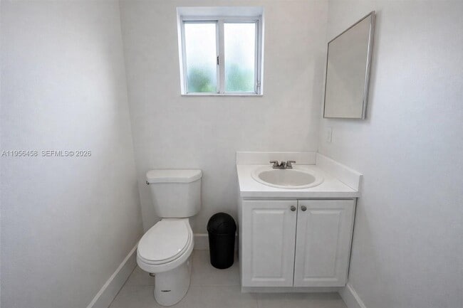 Building Photo - 841 SW 6th St