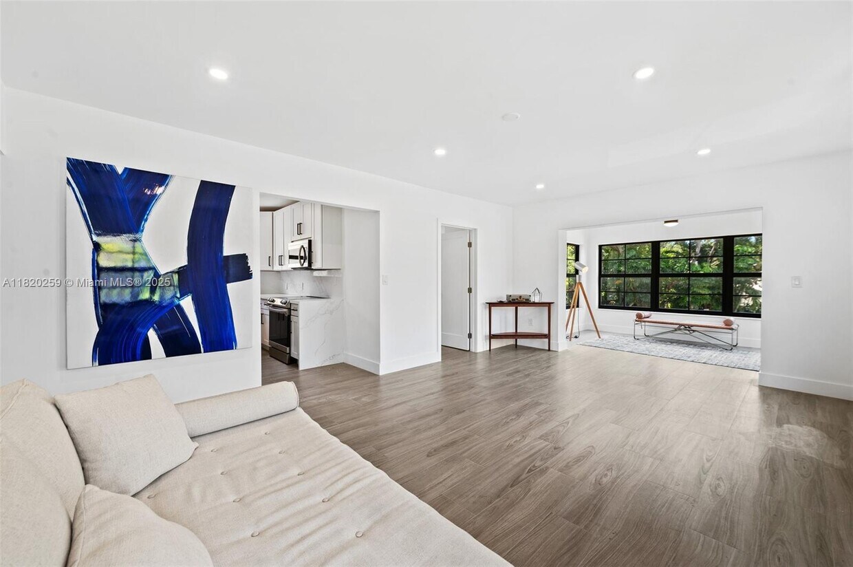 Foto principal - 4222 NE 1st Ave