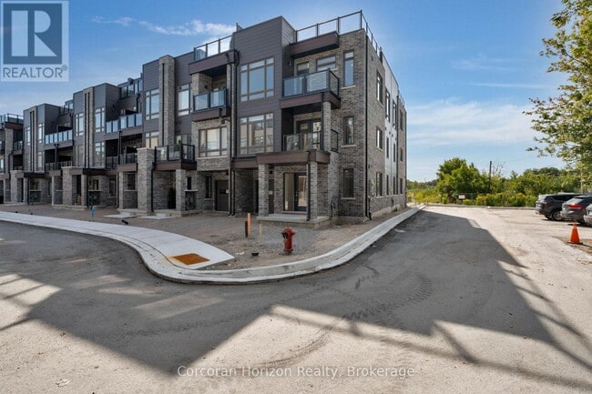 Building Photo - 51 Wyn Wood Ln