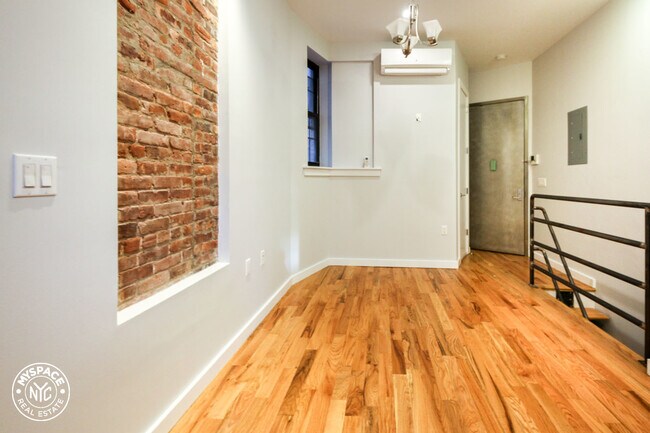 Building Photo - 381 Palmetto St
