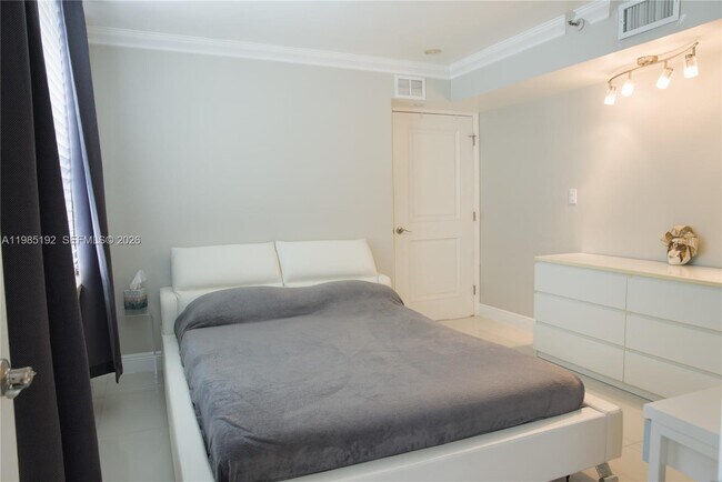 Foto del edificio - 4301 Collins Ave