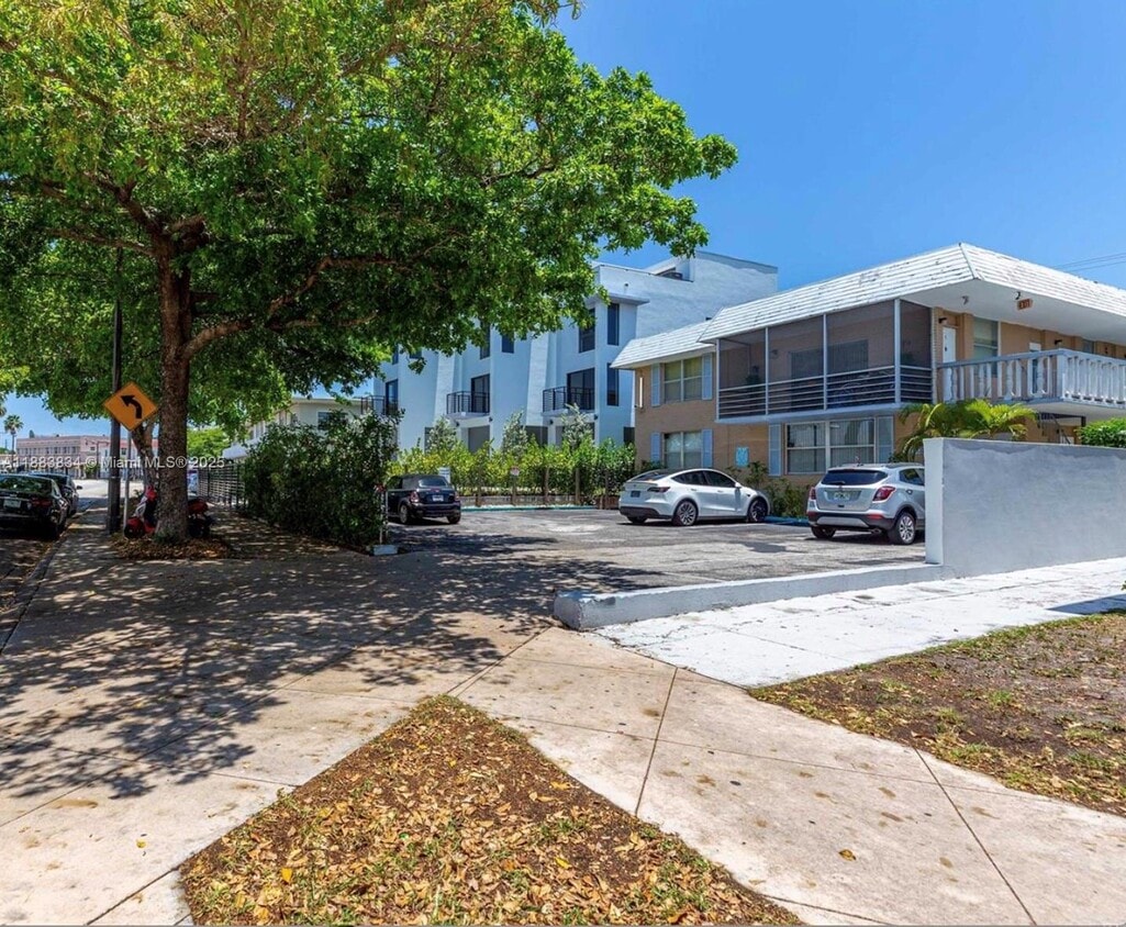 Foto principal - 1140 71st St