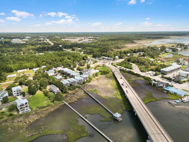 Foto del edificio - Coastal Comfort Awaits: Spacious 3-Bed, 3-Bath Townhouse in Surf City!