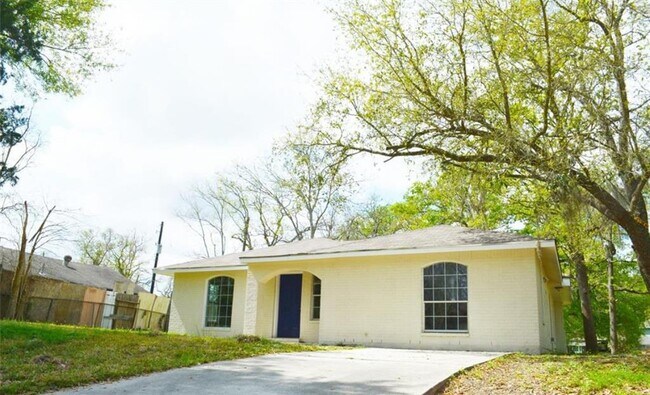 Building Photo - 9231 Monterrey St