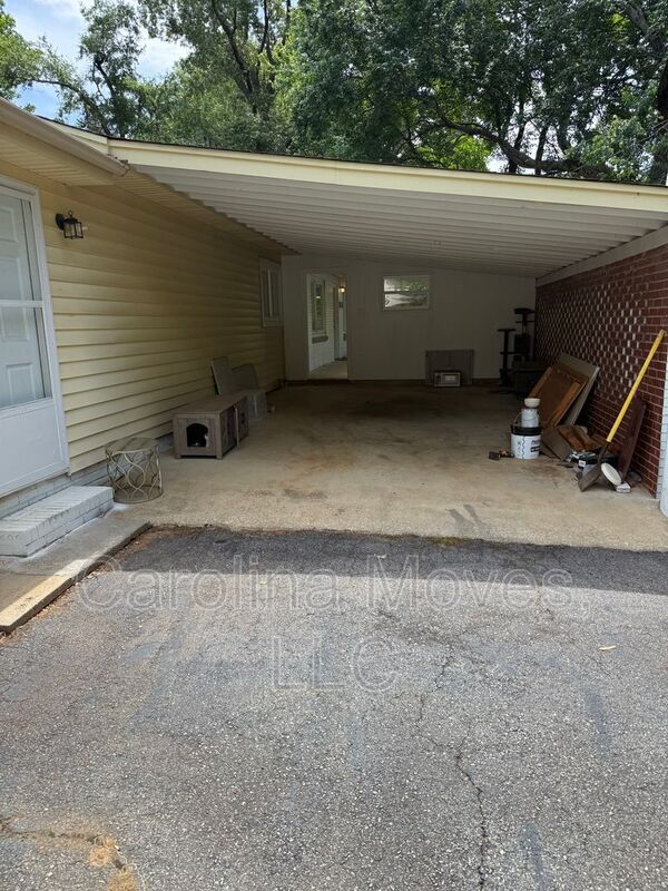 Building Photo - 1004 Blanton Pl