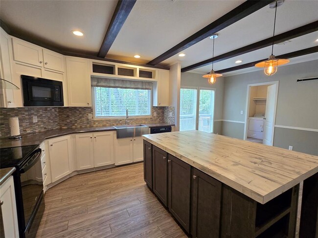 Building Photo - 1555 US-90