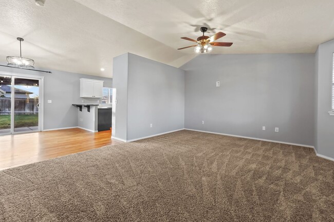 Foto del edificio - Desirable 4 bedroom, 2.5 bath South Boise ...