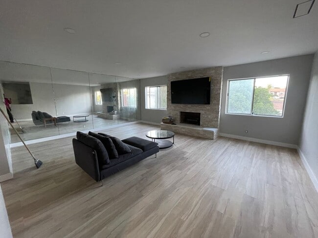 Foto del edificio - 1237 W 124th St