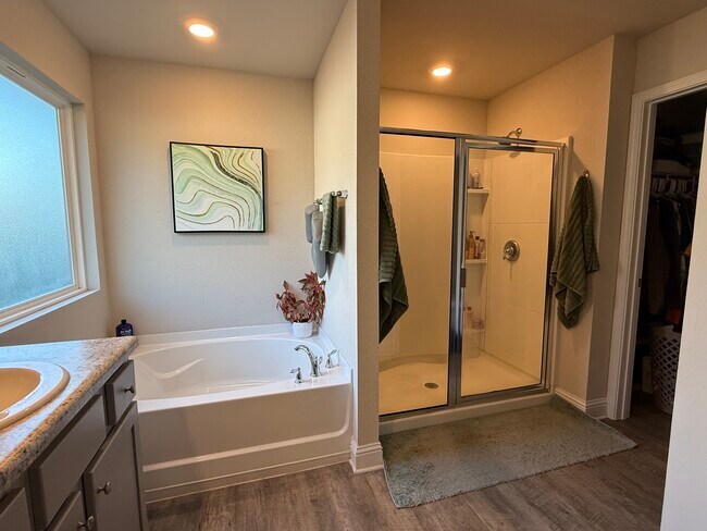 Building Photo - 6439 Eastland Cir