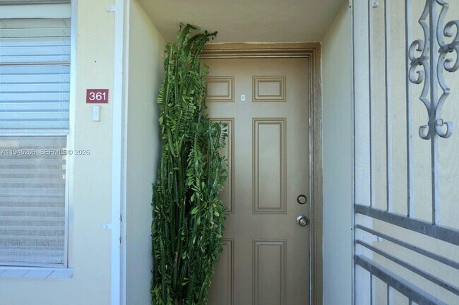 Building Photo - 1481 NE Miami Gardens Dr