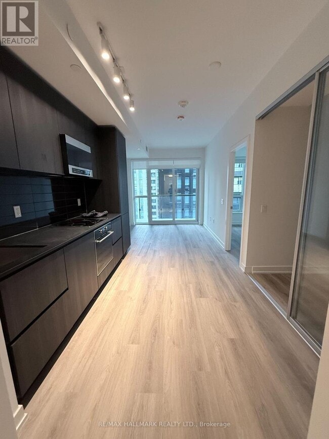 Photo du bâtiment - 110 Broadway Ave