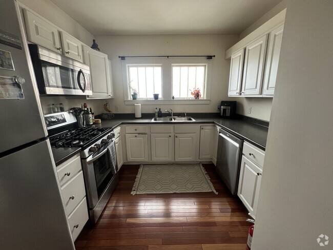 Kitchen with Stainless steel Applliances - 430 Shelburne Rd