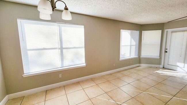 Building Photo - 2608 Grassy Point Dr