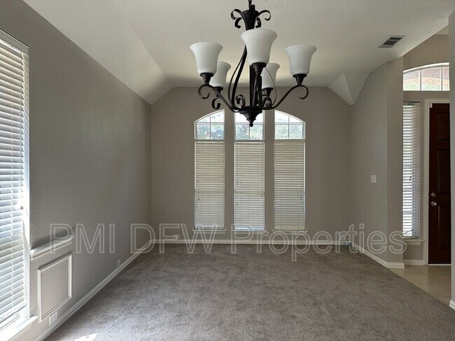 Building Photo - 5914 Hilton Head Dr
