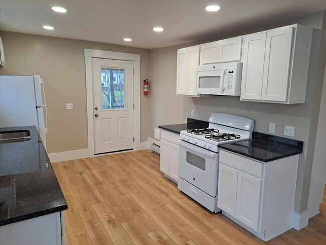 Interior Photo - 77 Union St