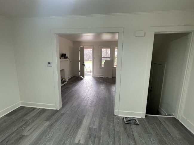 Photo - 2042 Laketon Rd House