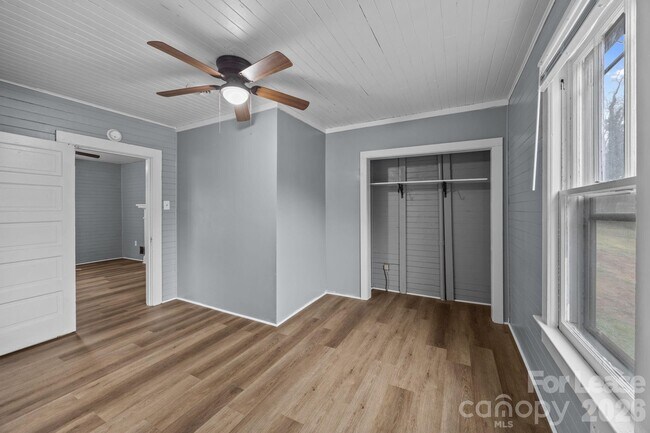 Foto del edificio - 713 2nd St Pl SW