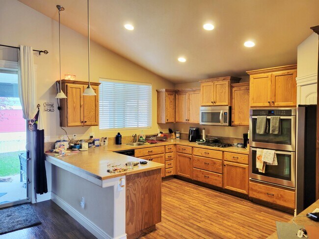 Building Photo - 549 N Baxter Way