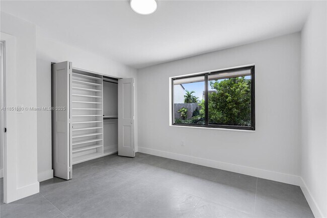 Building Photo - 7106 SW 103rd Pl