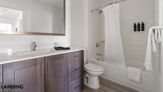 Foto del edificio - 2250 McGregor Blvd