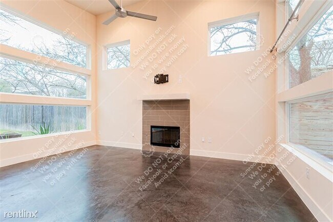 Building Photo - 1404 Cometa St