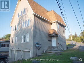 Building Photo - 20-20 Emily St