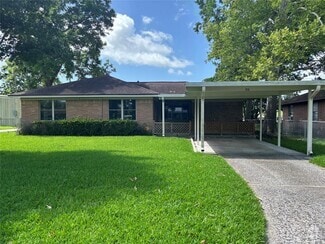 Building Photo - 211 Long Dr