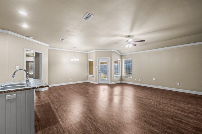 Foto del edificio - Spacious 3BR/2BA Duplex with 2-Car Garage & Stainless Appliances