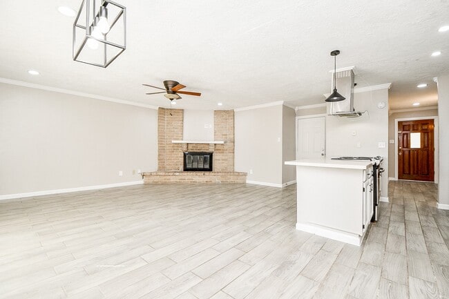 Foto del edificio - 14646 Dartwood Dr