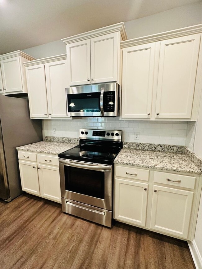 Building Photo - 3 Bd/2.5Ba Townhome-Gated-Fairway Links