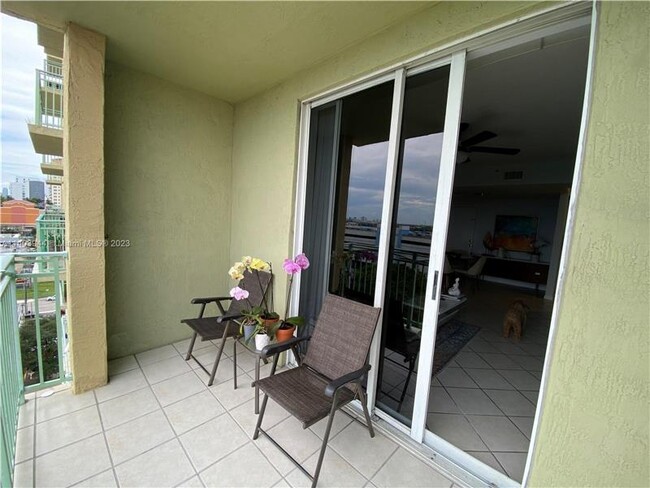 Foto del edificio - 3500 Coral Way