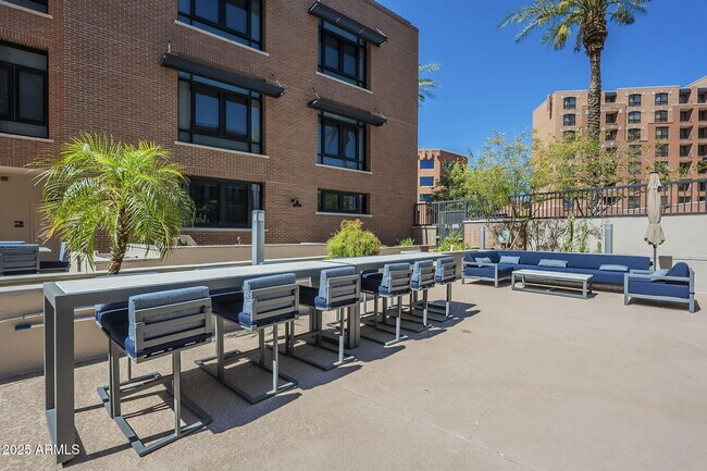 Foto del edificio - 7301 E 3rd Ave