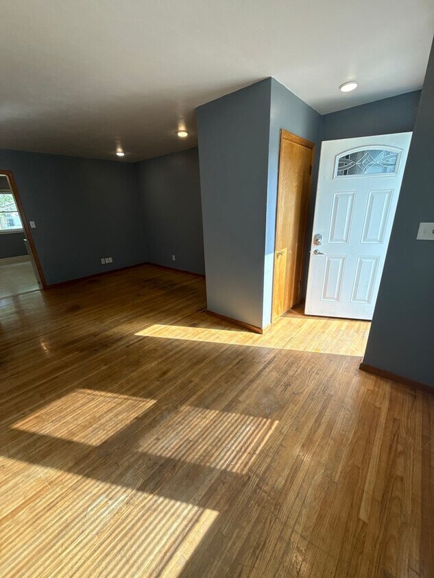 Primary Photo - NSP-615/617