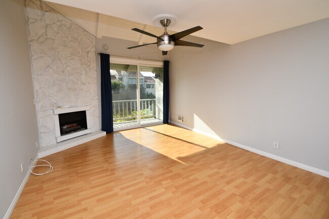 Foto del edificio - 8740 Tuscany Ave