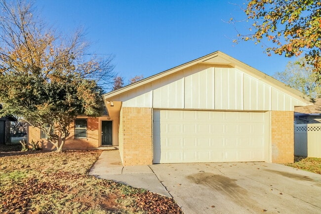 Building Photo - 10321 Koch Dr