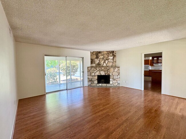 Building Photo - Beautiful Glendora Home in Desireable Area